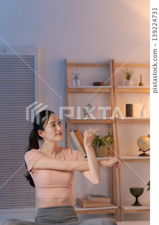 A woman who plays yoga in the room 139224731