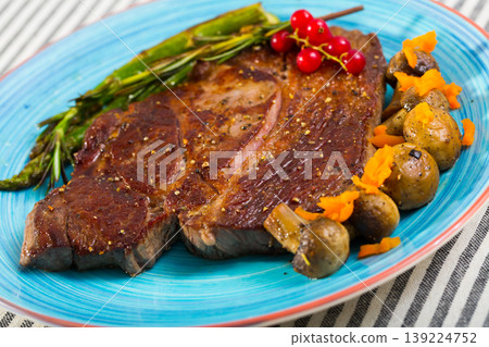Image of beef entrecote with mushroom and asparagus Image of beef entrecote with mushroom and asparagus 139224752