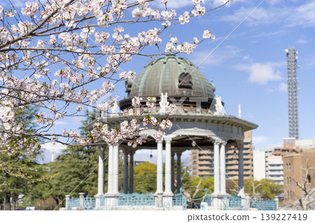 鶴舞公園、音樂廳和櫻花 鶴舞公園、音樂廳和櫻花 139227419