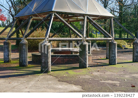 Round table in the park's rest area Round table in the park's rest area 139228427