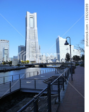 藍天下的橫濱地標塔 藍天下的橫濱地標塔 139228699