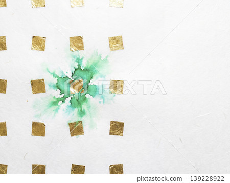 以翠綠色水彩和零星金色方塊點綴的白色日本紙為背景的現代風格作品。 139228922