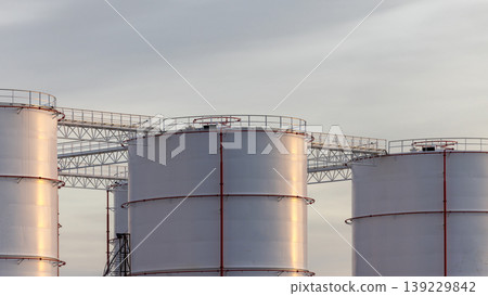 Oil storage tank, White Oil storage fuel tank with oil pipeline system in petrol industry, Oil storage tank at oil and gas refinery industrial zone. Oil storage tank, White Oil storage fuel tank with oil pipeline system in petrol industry, Oil storage tank at oil and gas refinery industrial zone. 139229842