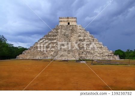 Chichen Itza el Castillo Kukulcan Mayan templey Mexico Chichen Itza el Castillo Kukulcan Mayan templey Mexico 139230782