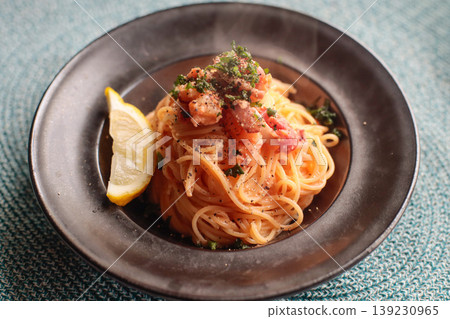 辣味鱈魚籽意麵配明太子番茄和魷魚 139230965