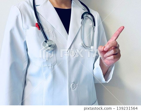 Doctor pointing 139231564