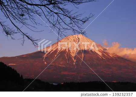 Fujinomiya, Shizuoka Prefecture: Lake Tanuki bathed in the setting sun, resembling Mount Fuji. Fujinomiya, Shizuoka Prefecture: Lake Tanuki bathed in the setting sun, resembling Mount Fuji. 139232357