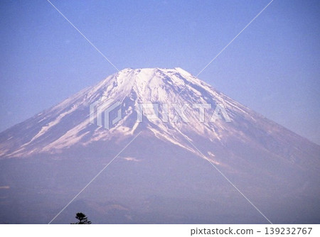 從靜岡縣富士宮市朝霧高原看到的富士山。 從靜岡縣富士宮市朝霧高原看到的富士山。 139232767