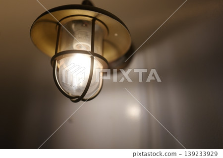 Streetlight's light Streetlight's light 139233929