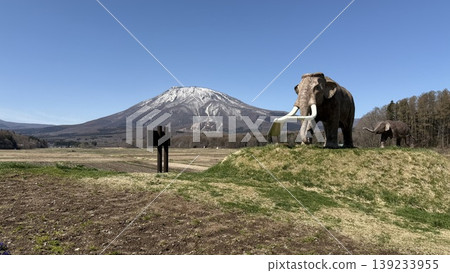 The statue of the mother and child Naumann's elephant at Lake Nojiri and the remaining snow on Mt. Kurohime from National Route 18 The statue of the mother and child Naumann's elephant at Lake Nojiri and the remaining snow on Mt. Kurohime from National Route 18 139233955