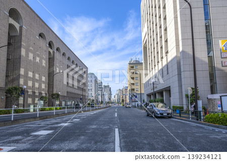 東京新宿區都會景觀：信濃町站與外苑東街 139234121