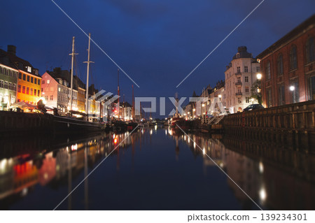 Night view of Nyhavn canal with lights and reflections in Copenhagen 139234301