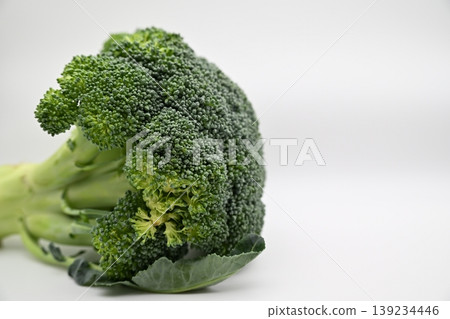 一朵新鮮西蘭花 一朵新鮮西蘭花 139234446