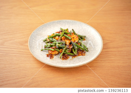 Spicy stir-fried shrimp and garlic sprouts Spicy stir-fried shrimp and garlic sprouts 139236113