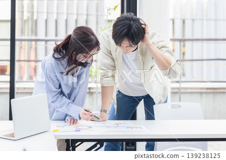 正在開會的商務人士 139238125
