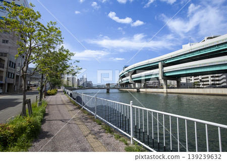 The pedestrian walkway along the Mikasa River in Fukuoka City and the Fukuoka Urban Expressway The pedestrian walkway along the Mikasa River in Fukuoka City and the Fukuoka Urban Expressway 139239632