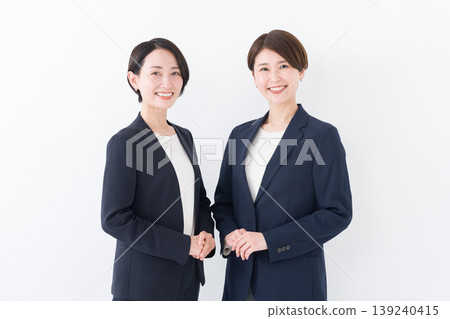 Working women / Businesswomen Working women / Businesswomen 139240415