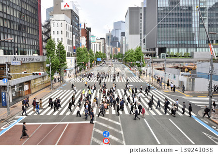 People crossing the pedestrian crossing at the intersection of Tamachi Station West Exit People crossing the pedestrian crossing at the intersection of Tamachi Station West Exit 139241038