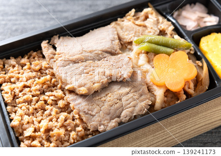 美味的車站便當－牛排和烤牛肉便當 139241173