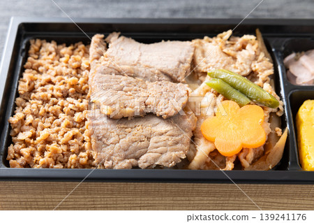 美味的車站便當－牛排和烤牛肉便當 139241176