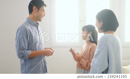 新年壓歲錢親戚家庭照片 139241195