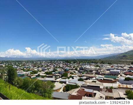 A sunny plateau town 139241259