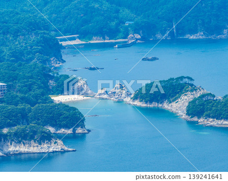 從山頂眺望淨土濱海灘 從山頂眺望淨土濱海灘 139241641