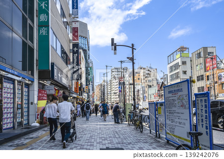 Urban landscape of Meguro Ward, Tokyo: Around Nakameguro Station Urban landscape of Meguro Ward, Tokyo: Around Nakameguro Station 139242076