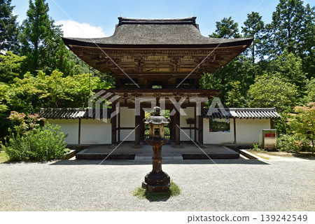 The main gate of Enjo-ji Temple in Nara The main gate of Enjo-ji Temple in Nara 139242549