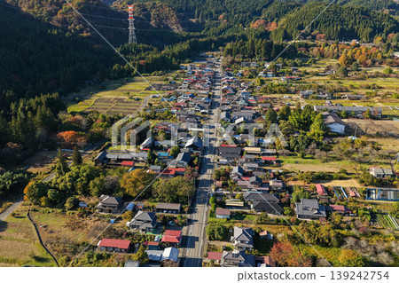 無人機空拍群馬縣坂本宿的城鎮風光和臼井峠一帶的秋季景色。 139242754