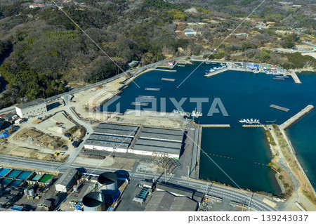 岡山縣牛戶市玉松港的港口景色和瀨戶內海的無人機空拍照片。 139243037