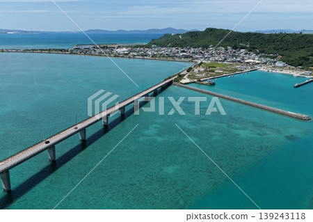 A drone aerial photograph of the bridge connecting Henza Island and Hamahiga Island in Okinawa Prefecture, and the blue sea. A drone aerial photograph of the bridge connecting Henza Island and Hamahiga Island in Okinawa Prefecture, and the blue sea. 139243118