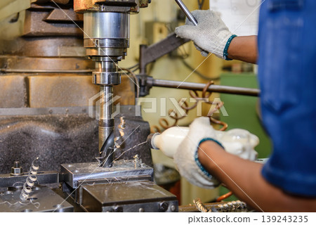 Large diameter hole making process on NC milling machine with manual feed liquid cooling by skilled operator. Large diameter hole making process on NC milling machine with manual feed liquid cooling by skilled operator. 139243235
