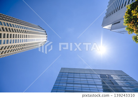 中目黑站週邊城市景觀 | 摩天大樓、藍天與陽光 139243310