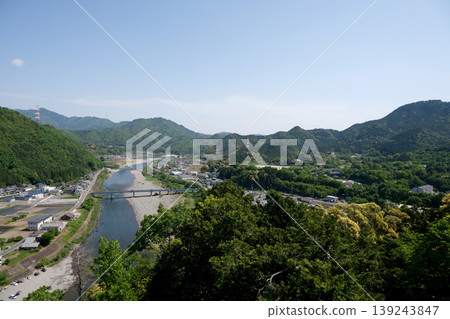 從岐阜縣美濃市小倉公園的觀景台向東北方向眺望(2)-2025年5月 從岐阜縣美濃市小倉公園的觀景台向東北方向眺望(2)-2025年5月 139243847