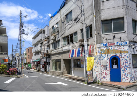東京澀谷區街景:新泉站附近的泰國東北部酒舖 Mor Lam 東京澀谷區街景:新泉站附近的泰國東北部酒舖 Mor Lam 139244600