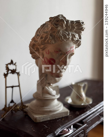 Romantic Sculpture with Lipstick Kisses in Vintage Setting Romantic Sculpture with Lipstick Kisses in Vintage Setting 139244946