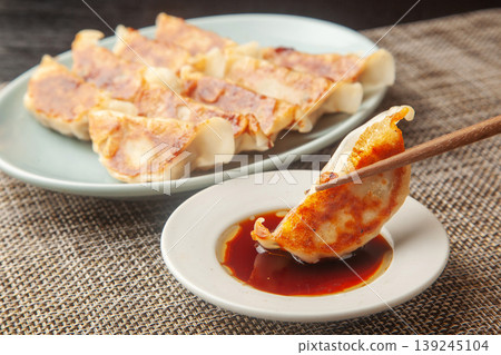 煎餃子 139245104