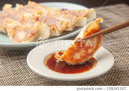 煎餃子 煎餃子 139245107