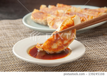 煎餃子 煎餃子 139245108