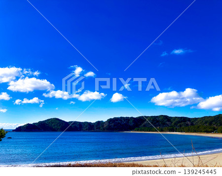 伊豆半島南伊豆風景名勝弓濱的海岸風景(1月拍攝,背景素材)。 伊豆半島南伊豆風景名勝弓濱的海岸風景(1月拍攝,背景素材)。 139245445