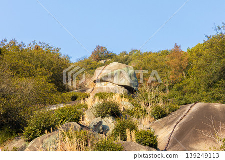 Winter in the Seto Inland Sea: The chain climbing section of Mt. Jōdo in Onomichi City, Hiroshima Prefecture. Winter in the Seto Inland Sea: The chain climbing section of Mt. Jōdo in Onomichi City, Hiroshima Prefecture. 139249113
