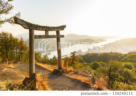 Winter in the Seto Inland Sea: The Sky Torii Gate of Jōdo Mountain, Onomichi City, Hiroshima Prefecture Winter in the Seto Inland Sea: The Sky Torii Gate of Jōdo Mountain, Onomichi City, Hiroshima Prefecture 139249115