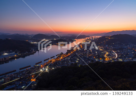 從淨土山眺望瀨戶內海冬景和尾道夜景。 139249133