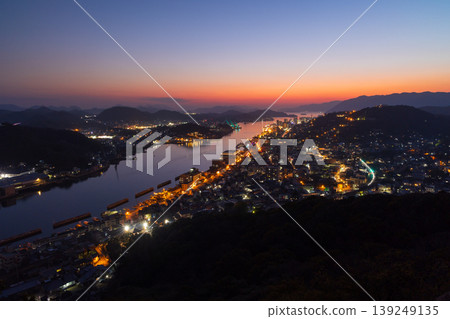 從淨土山眺望瀨戶內海冬景和尾道夜景。 139249135