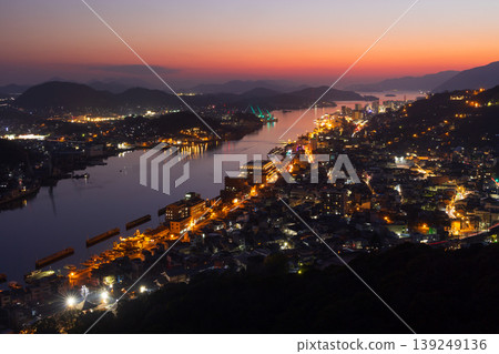 從淨土山眺望瀨戶內海冬景和尾道夜景。 139249136