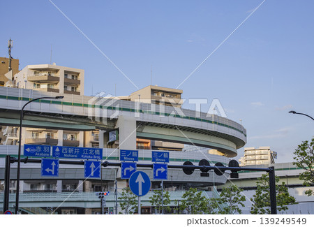 Cityscape with Metropolitan Expressway and road signs - Oji Cityscape with Metropolitan Expressway and road signs - Oji 139249549