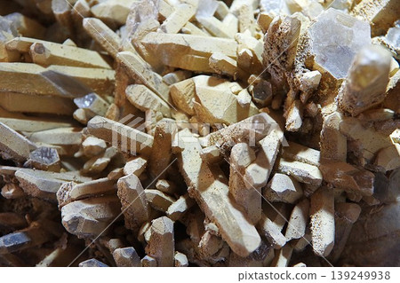 crystal crystal 139249938