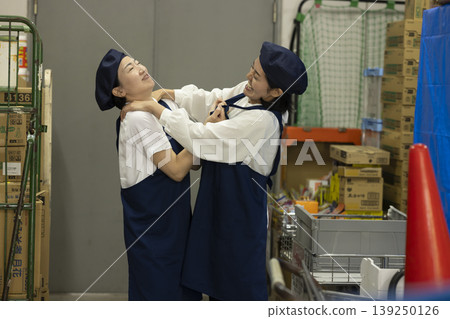 A woman gets into a fight with a coworker. A woman gets into a fight with a coworker. 139250126