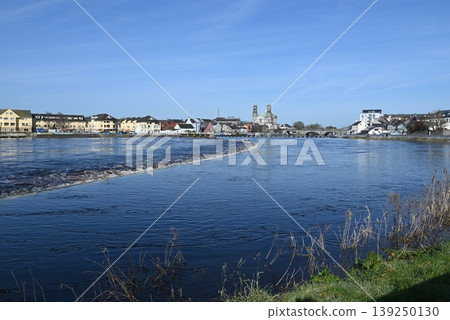 [Ireland] Streetscape of Athlone 139250130